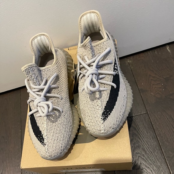 Yeezy 350 slate size 5 men and size 6 women. - Picture 2 of 3